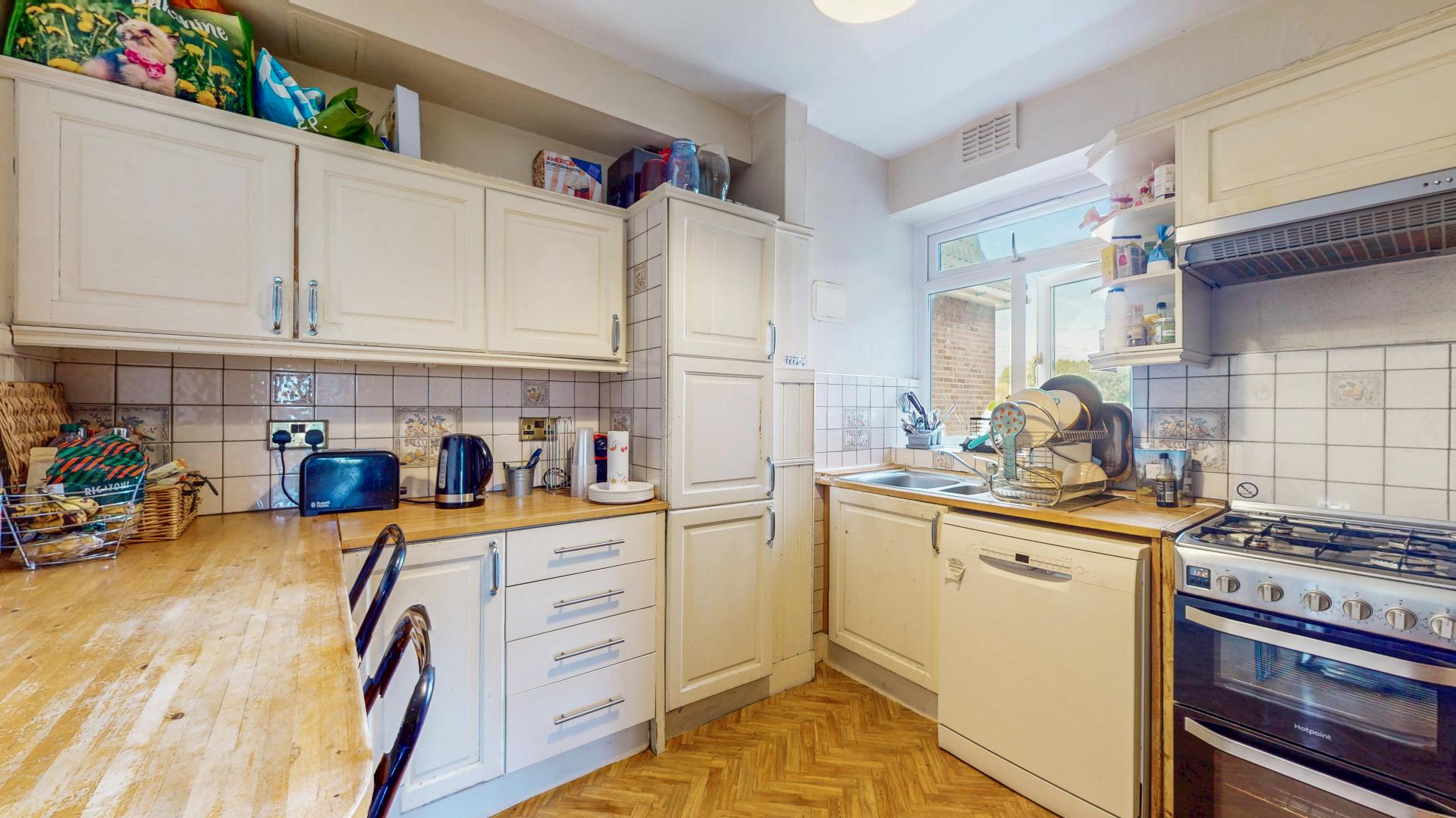 Modern Sharers Apartment Elstow Grange, Brondesbury Park